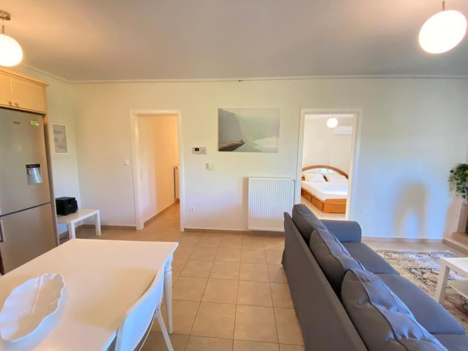 Cozy 2 Room Apartment With Garden Near Athens Air-Port 아르테미다 외부 사진