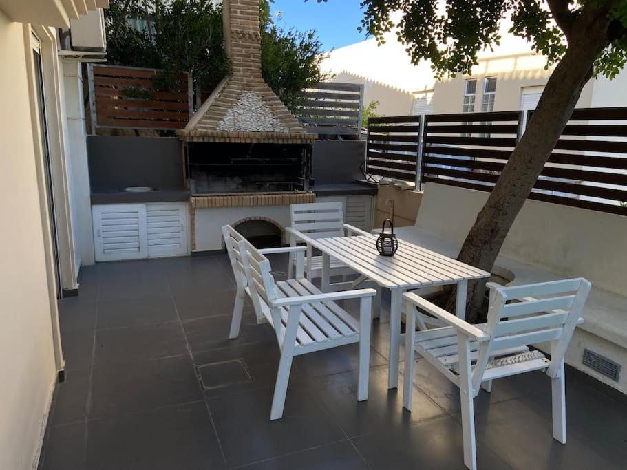 Cozy 2 Room Apartment With Garden Near Athens Air-Port 아르테미다 외부 사진