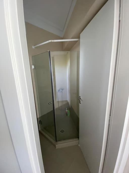 Cozy 2 Room Apartment With Garden Near Athens Air-Port 아르테미다 외부 사진